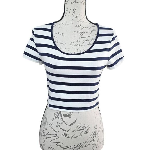 Express Women's Size Medium Navy White Striped Sexy Stretch Cropped T-Shirt - Picture 1 of 4